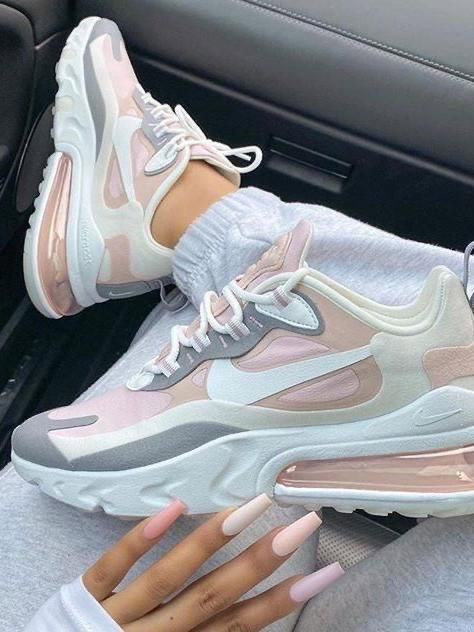 Tenis Nike Air Max 270 React en Buen Estado