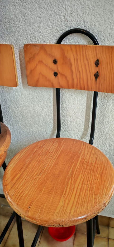 Bancos de madera y hierro en buen estado - 4 piezas