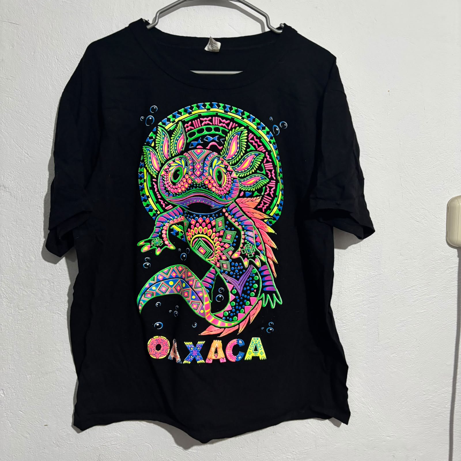Playera Oversize Negra con Estampado de Ajolote - Como Nueva