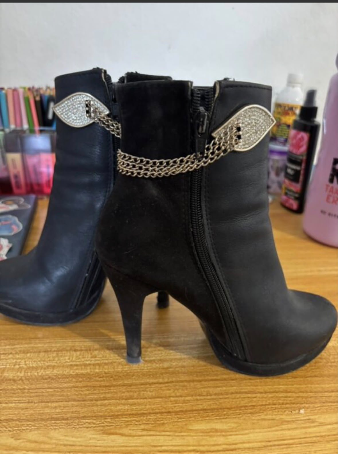 Botas negras de mujer con punta tipo aguja - Número 3