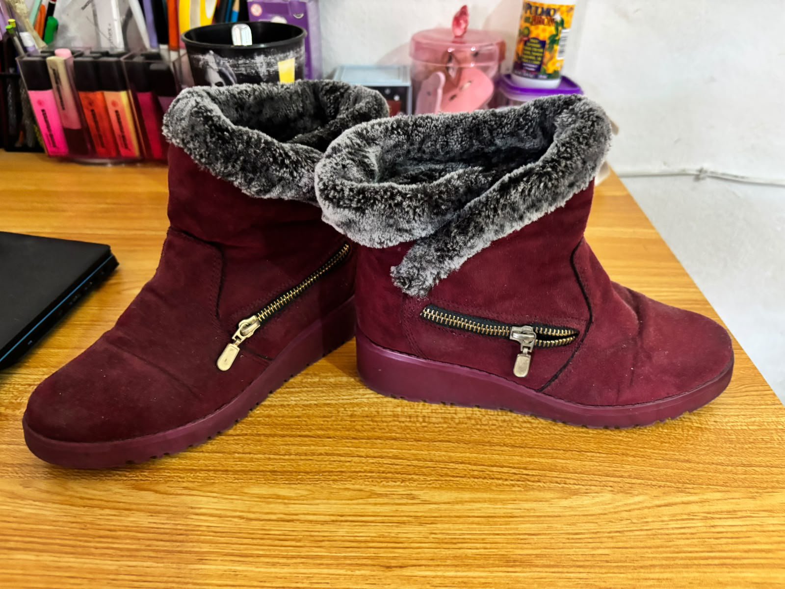 Botas de invierno tipo UGG número 3 color vino
