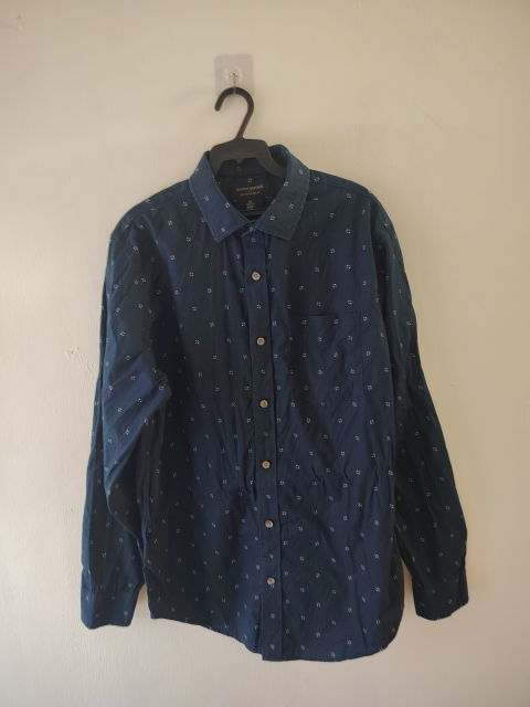 Camisa de Vestir de Hombre Banana Republic, Manga Larga, Talla M, Azul con Detalles