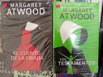 Libros 'El cuento de la criada' y 'Los testamentos' de Margaret Atwood