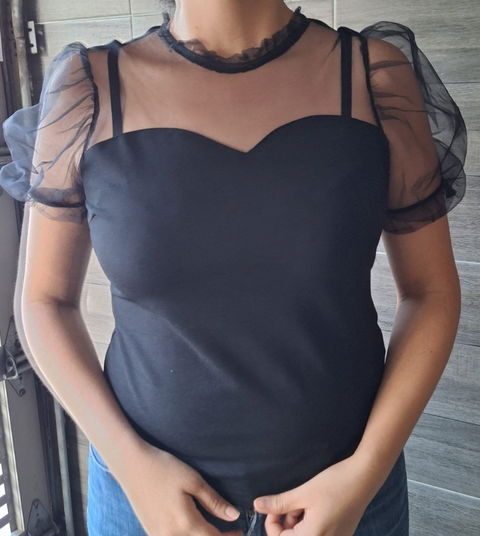 Blusa con transparencia
