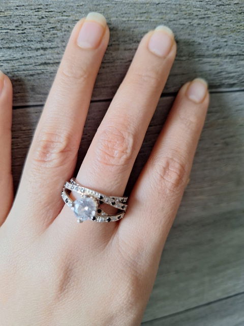 Anillo de Plata 925 con Piedras en Buen Estado - Talla 8