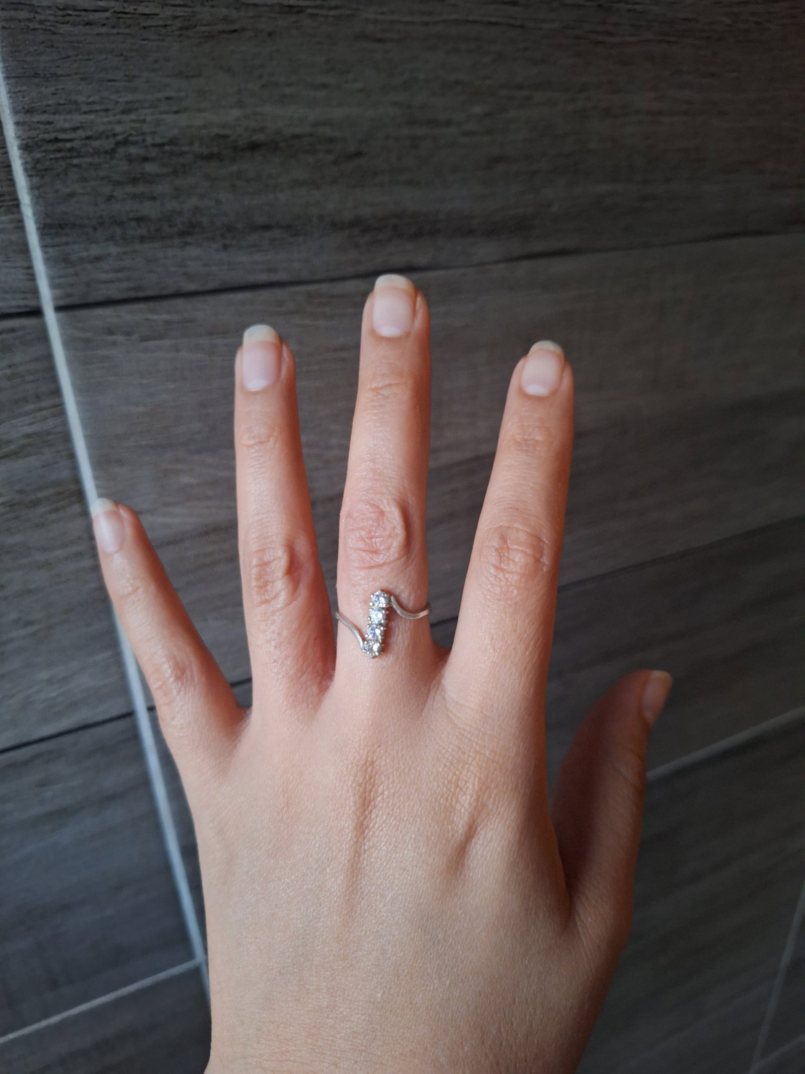 Anillo delgado de plata 925 con 4 piedras blancas - Talla 7