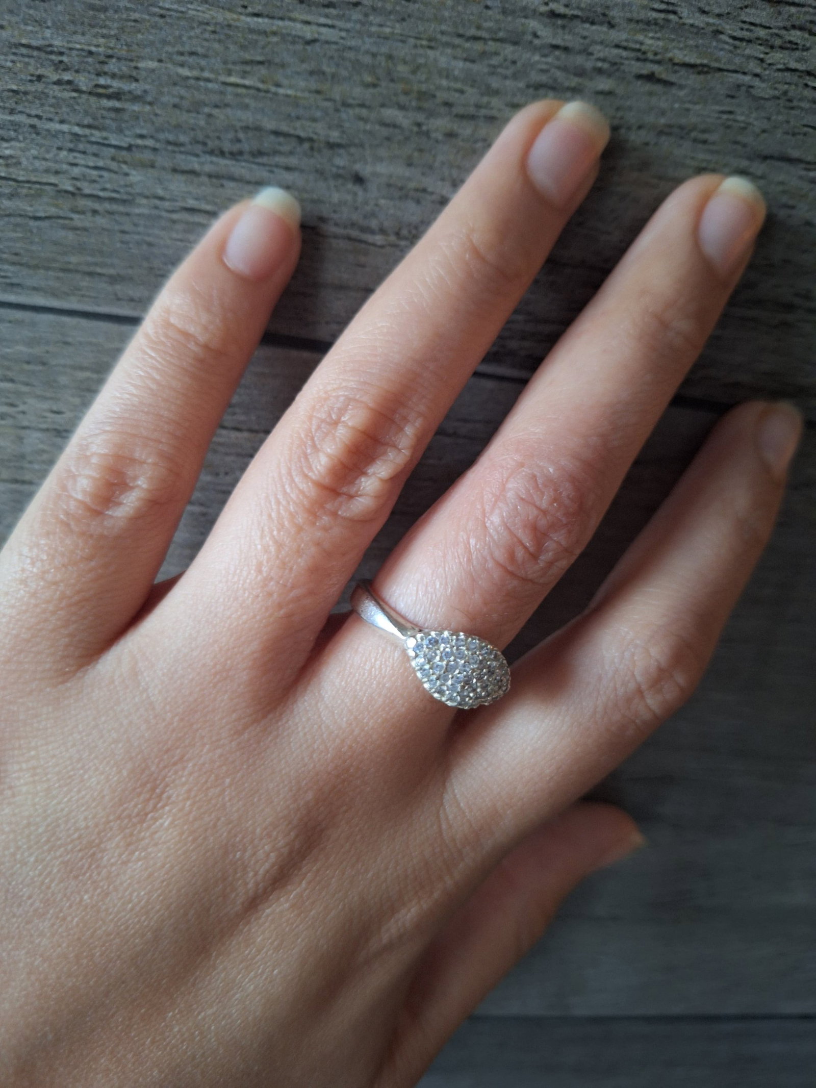 Anillo de Plata 925 en Forma de Óvalo con Piedritas - Talla 8