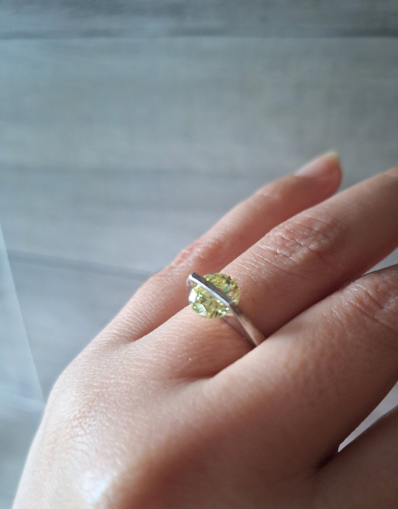 Anillo de Plata 925 con Piedra Verde Claro - Talla 6