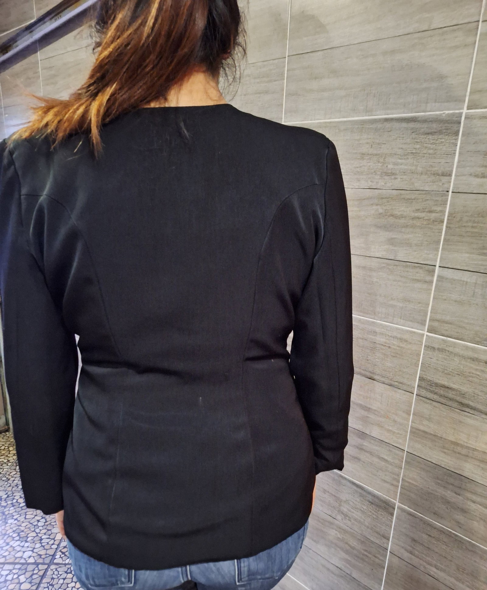 Saco negro con forro y botón en forma de flor - Talla M