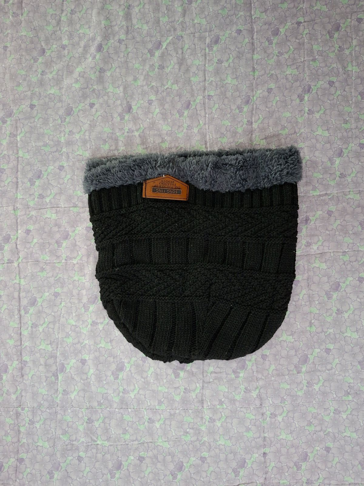Gorro de lana negro con forro suave