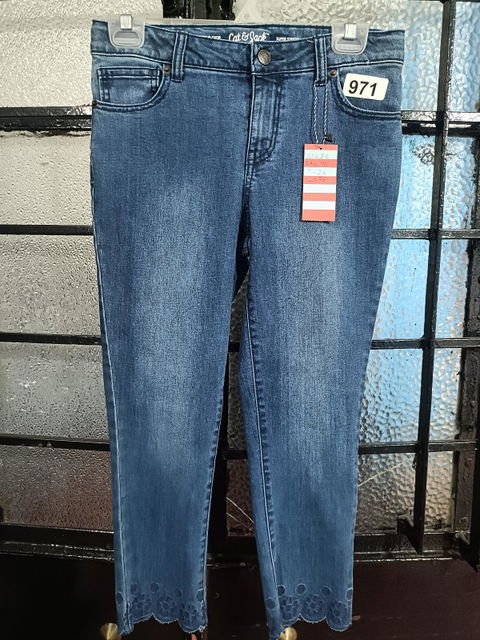 Pantalón de mezclilla Cat & Jack con detalles en el dobladillo