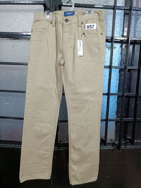 Pantalón de mezclilla color beige para niño