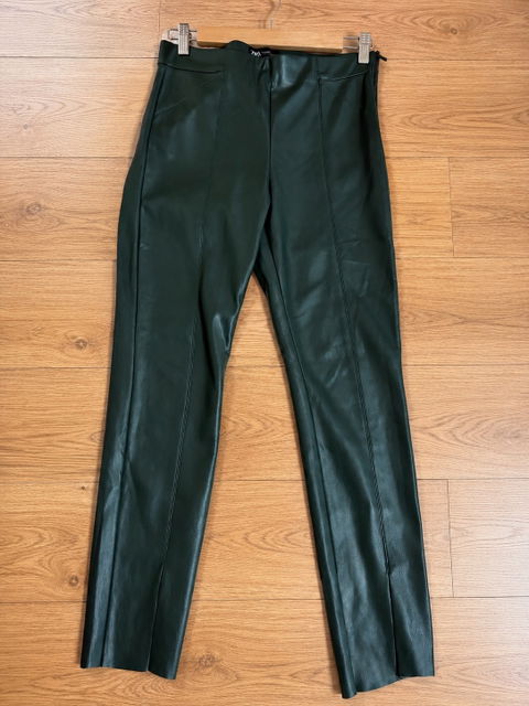 Pantalón ZARA Efecto Piel Verde Bosque Talla M
