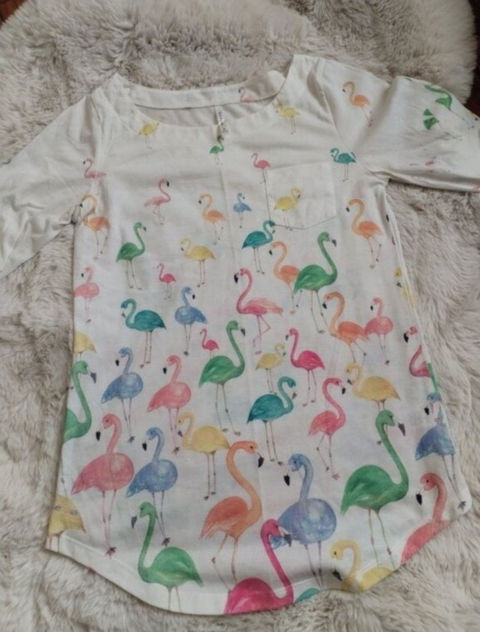 Playera con estampado de flamencos coloridos