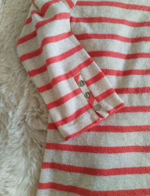 Playera de rayas con botones de la marca RosyScarf