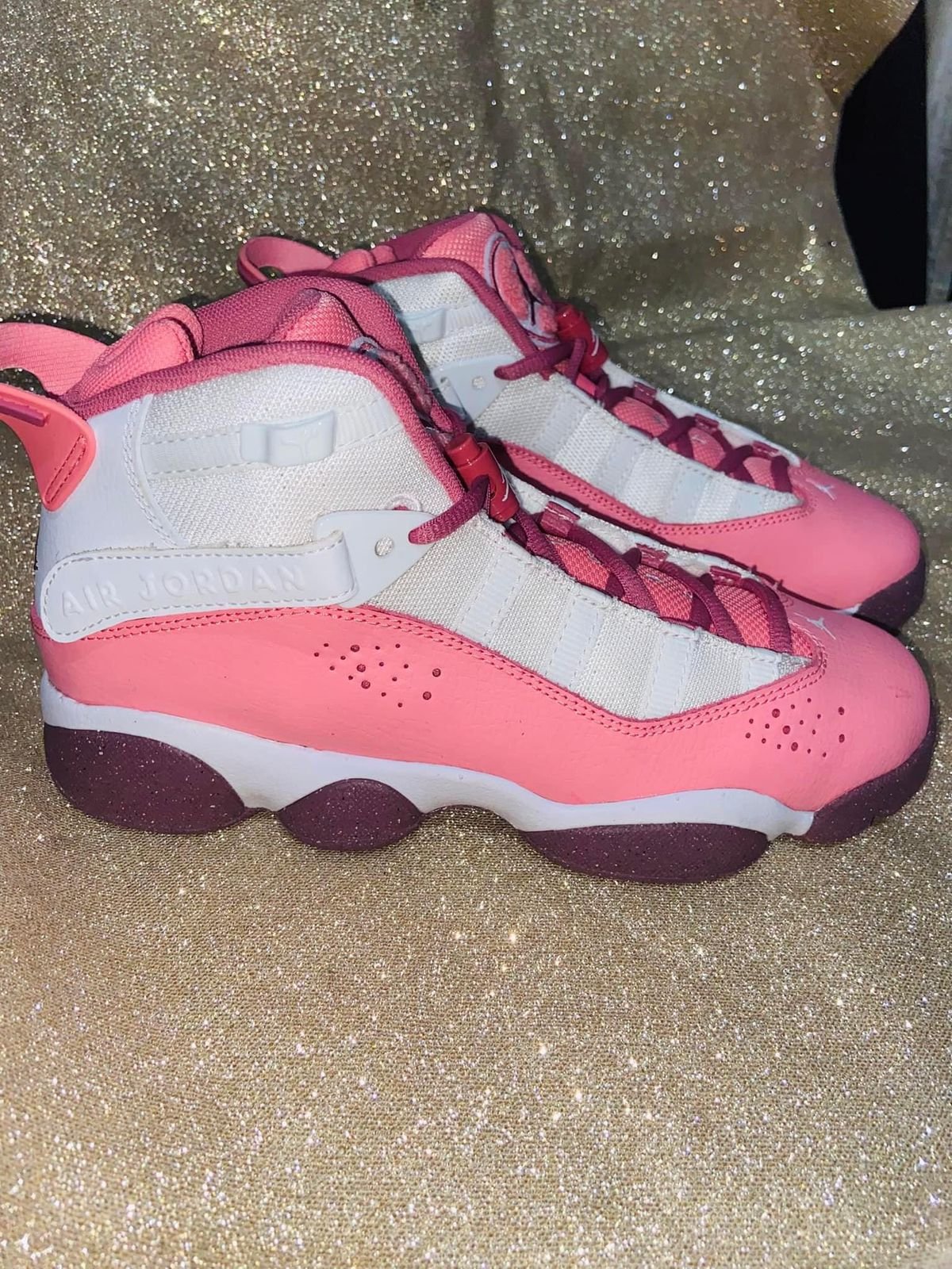 Tenis jordan modelo 6 anillos edición especial desert berry white 