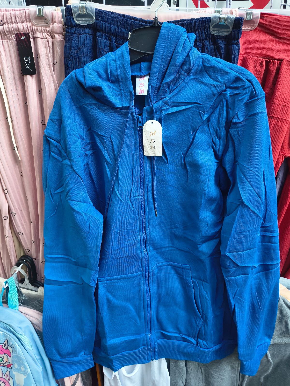 Sudadera azul con capucha 