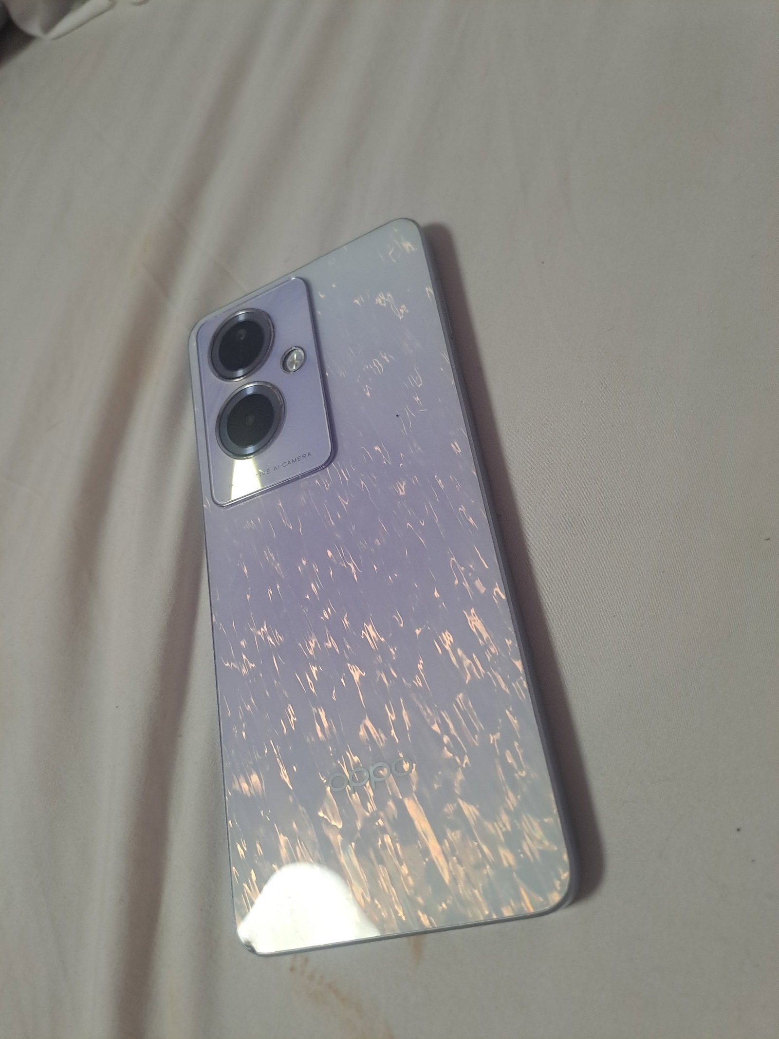 Celular OPPO A79 5G Color Lila - 256 GB - Como Nuevo