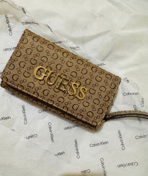 Hermosa cartera Guess muñequera nueva