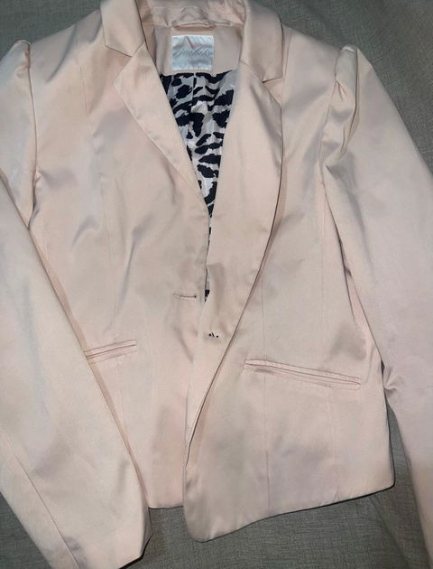 Blazer rosa talla M con forro de animal print