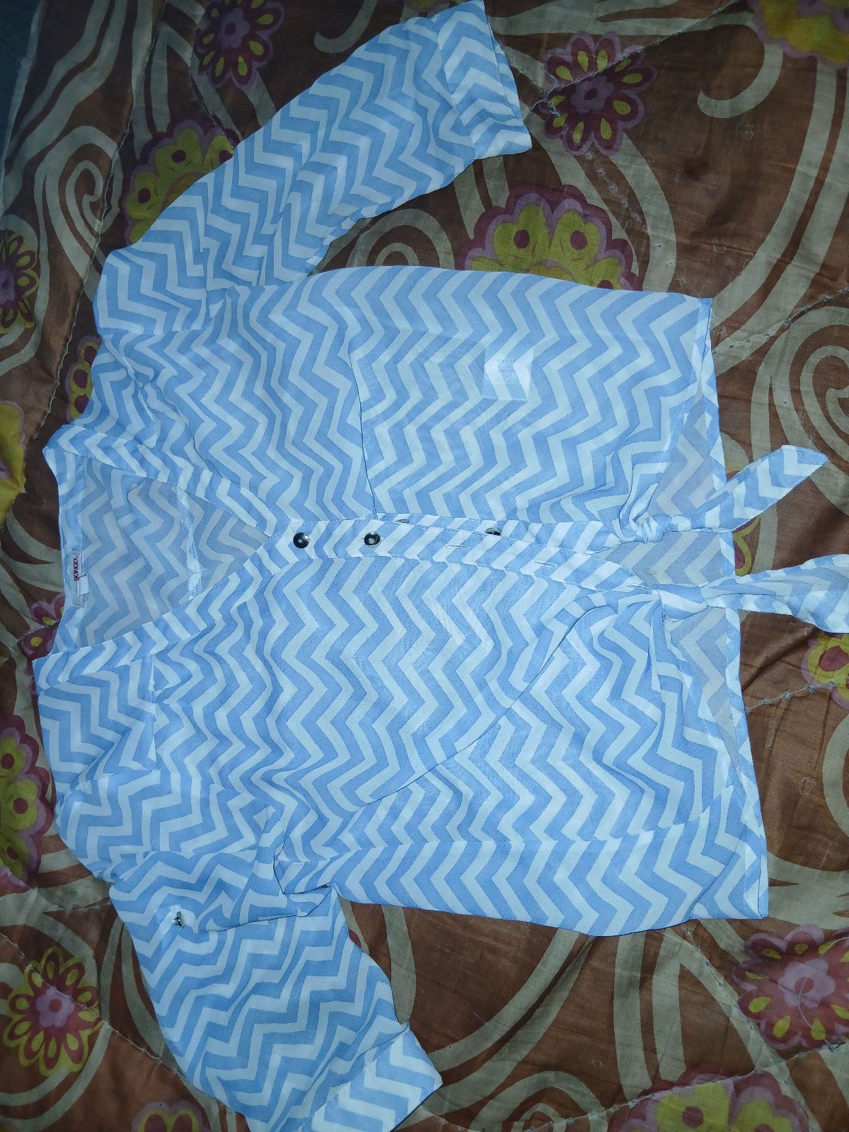 Blusa rayada azul con blanco talla M en buen estado
