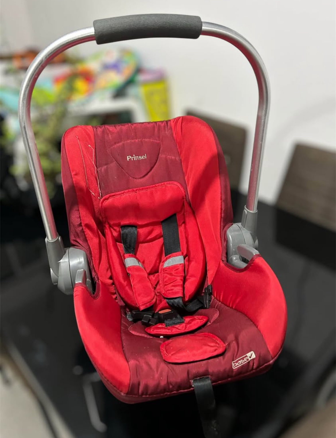 Porta bebé rojo ergonómico en excelente estado | Muy práctico
