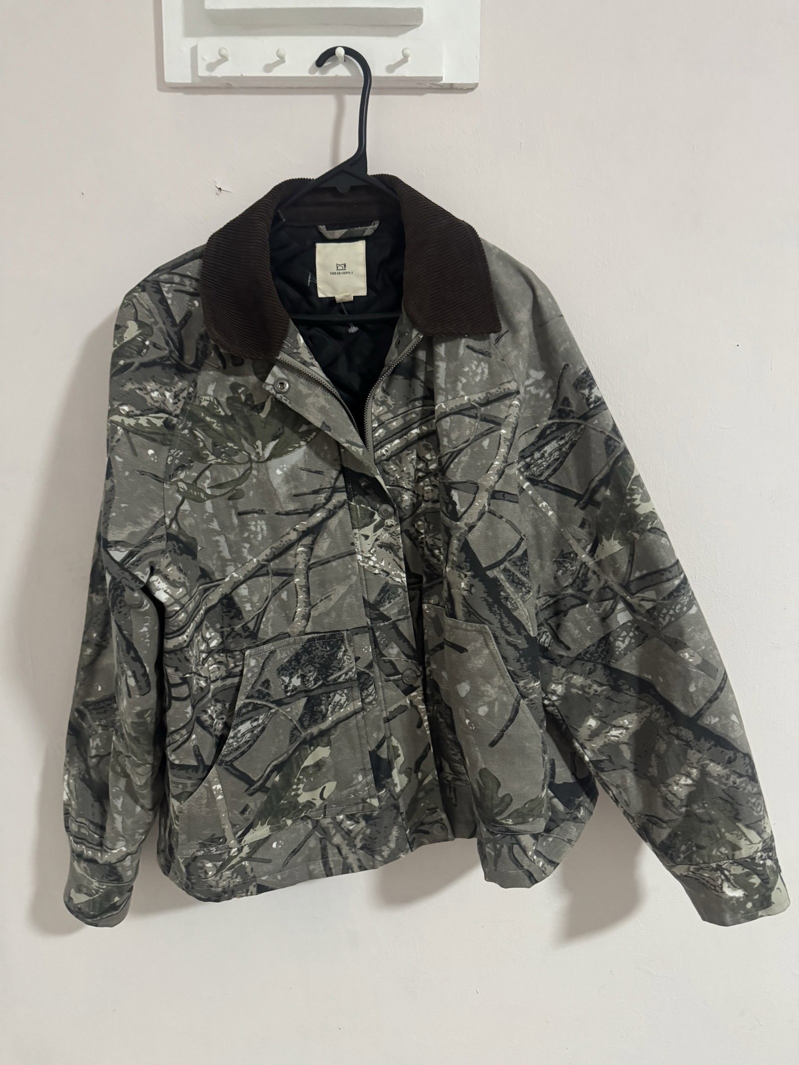Chamarra bomber con estampado de ramas - Thread & Supply