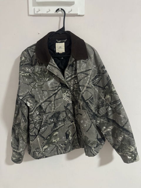 Chamarra bomber con estampado de ramas - Thread & Supply