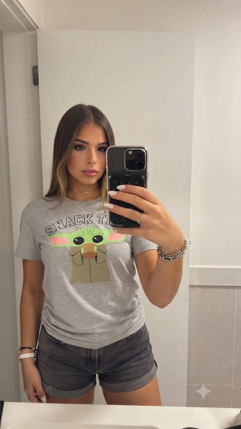 Playera gris con estampado de Baby Yoda - Snack Time