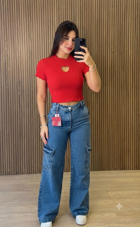 Top corto rojo con corazón