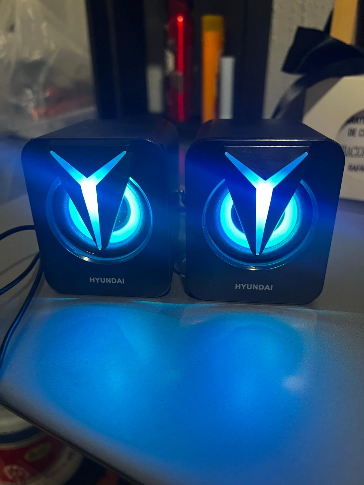 Parlantes Hyundai con Luz LED