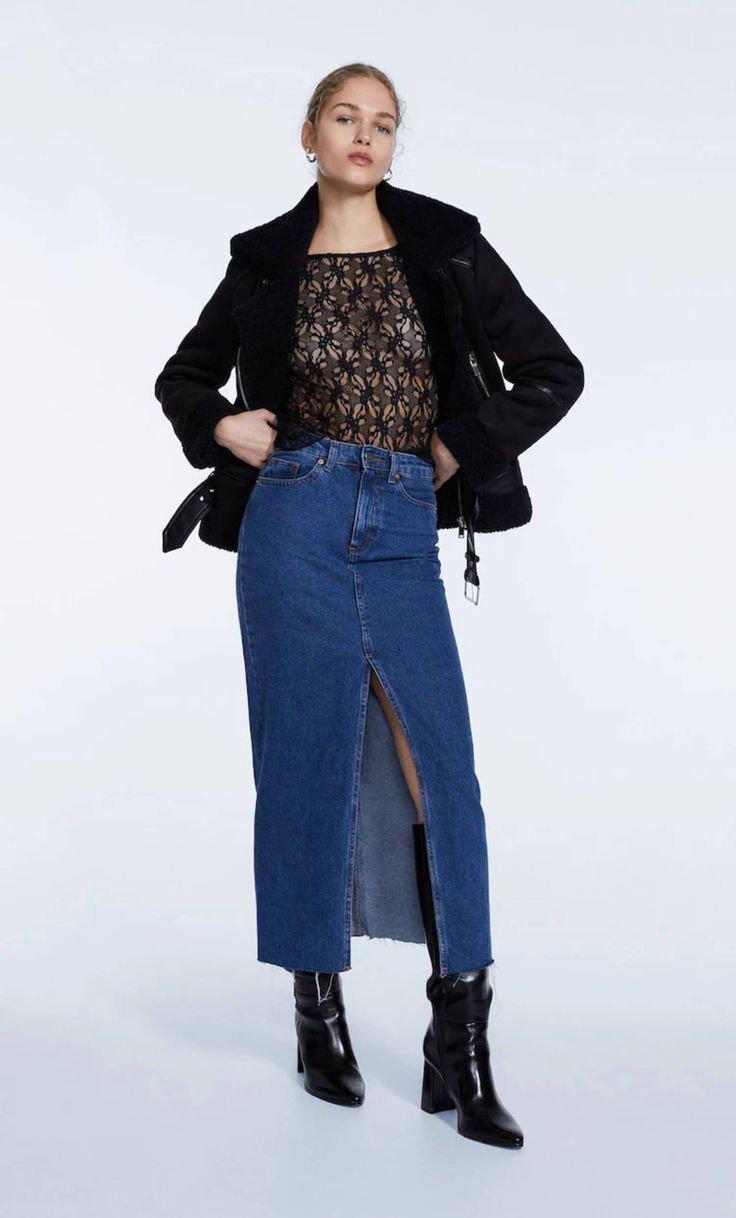 Falda de mezclilla Stradivarius con abertura frontal