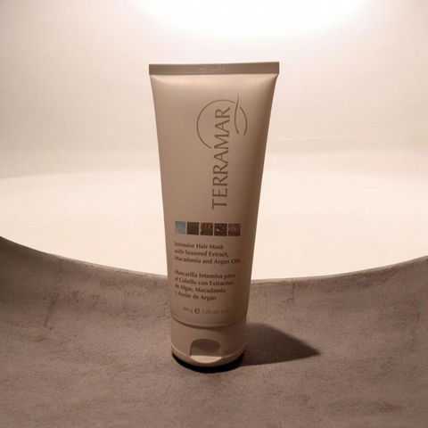 Mascarilla intensiva para el cabello con extractos de algas, macadamia y aceite de argán.