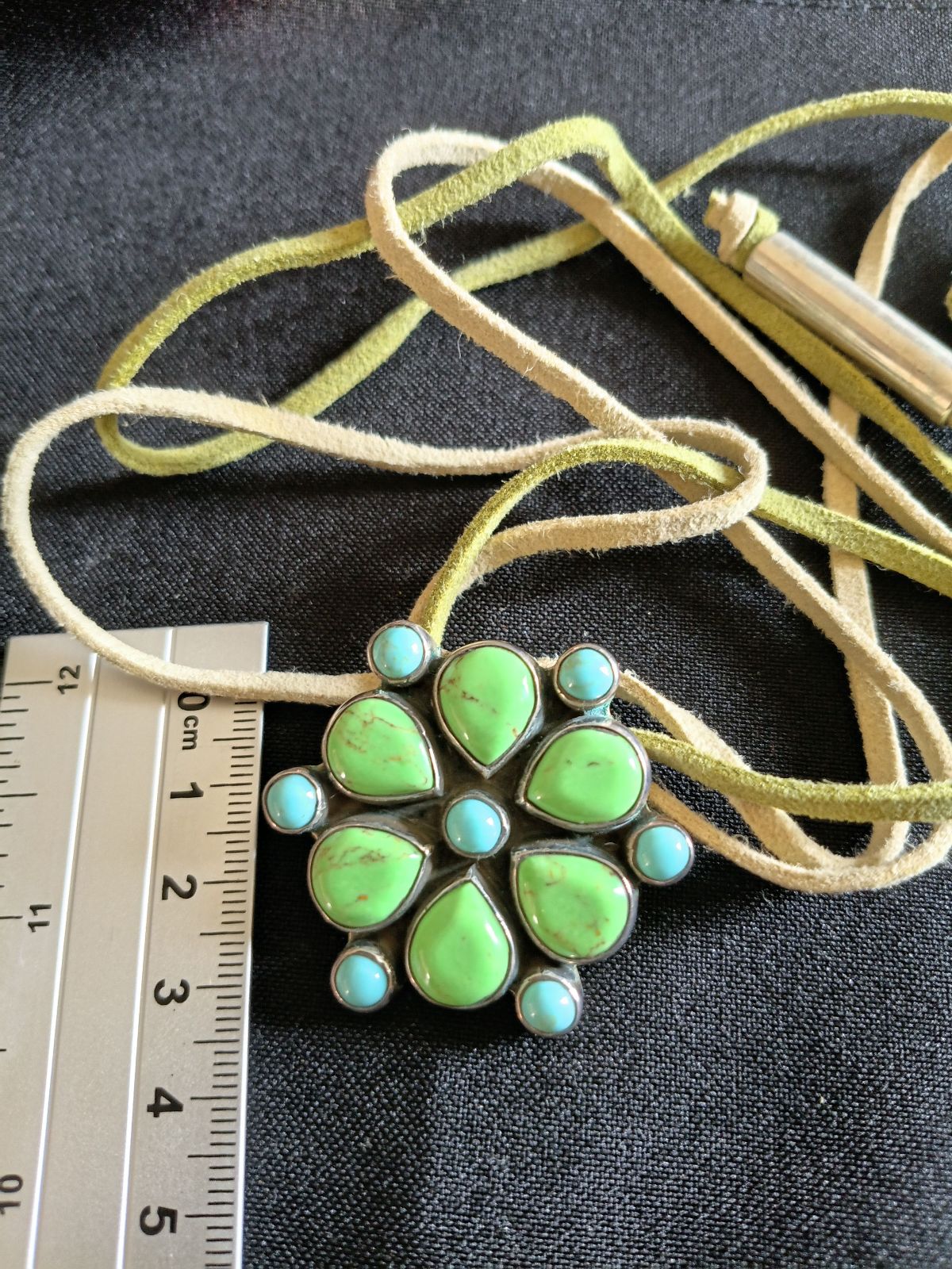 Collar Trébol de Plata con Howlita Verde y Azul