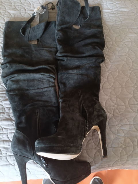 Botas largas Andre Badi nuevas talla 4 de gamuza negra