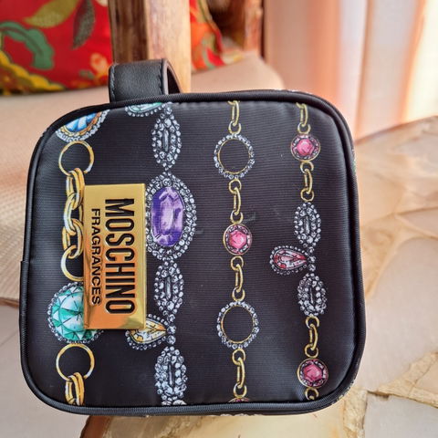Cosmetiquera Moschino
