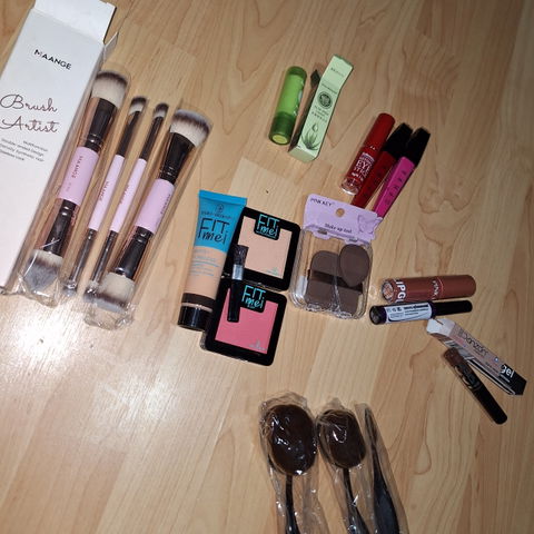 Paquete mixto de artículos para maquillaje