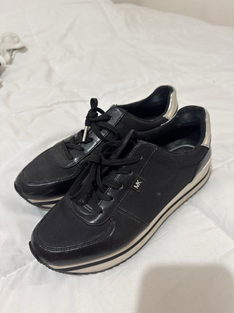 Tenis negros de mujer MK
