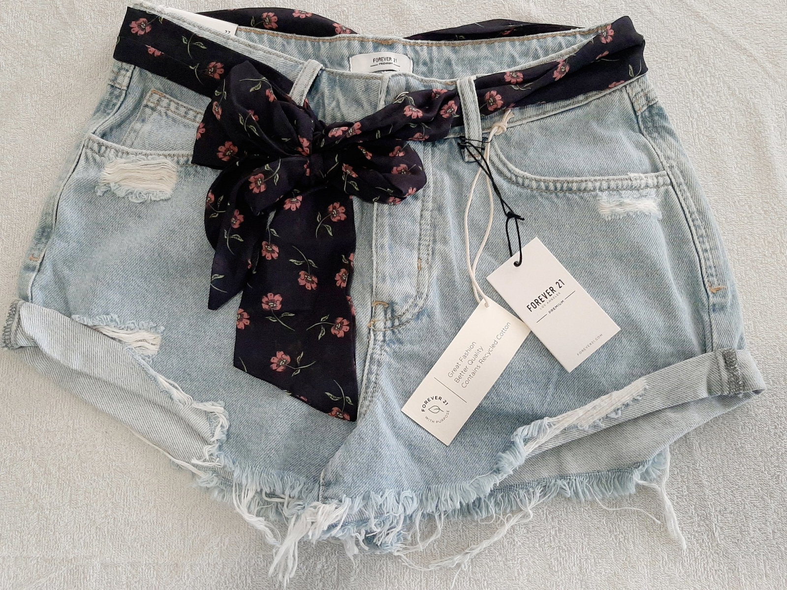 Shorts Forever 21 Talla 27 con Cinturón de Tela