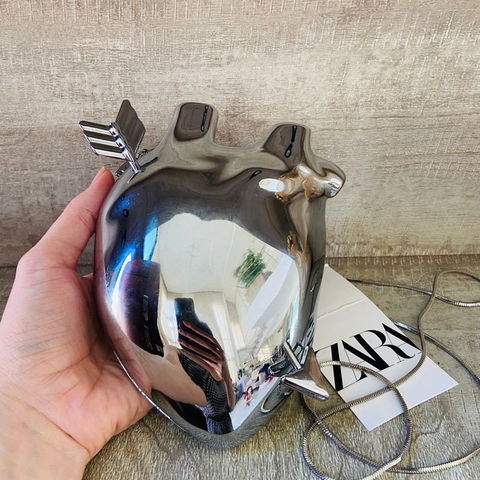 ZARA Bolsa Clutch Plateada en Forma de Corazón (Nueva con Etiqueta)