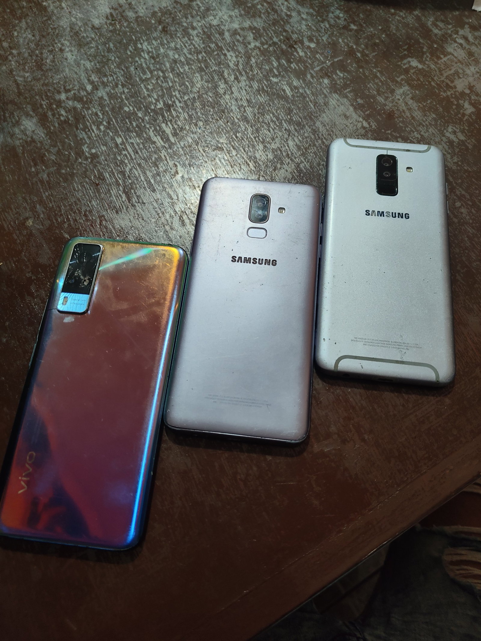 Lote de 3 celulares para reparar