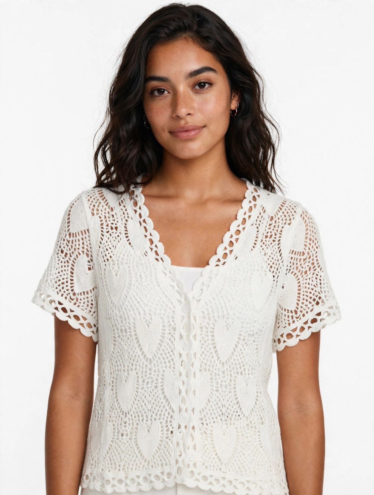 Blusa de crochet blanca con cuello en V y botones