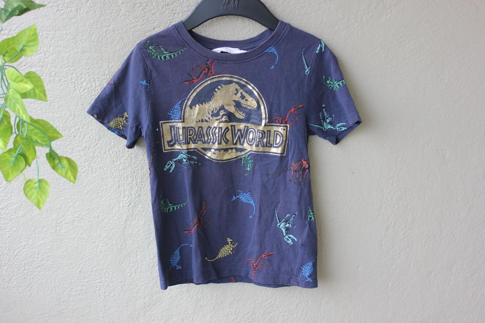 Playera H&M talla 4 - 6 años Jurassic