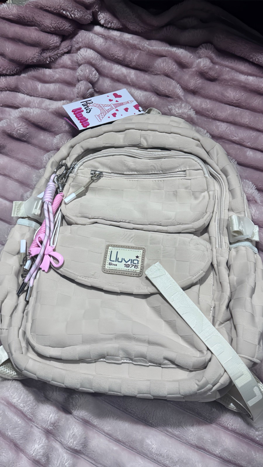 Mochila escolar nueva.
