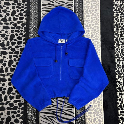 Sudadera azul con capucha y bolsillos delanteros
