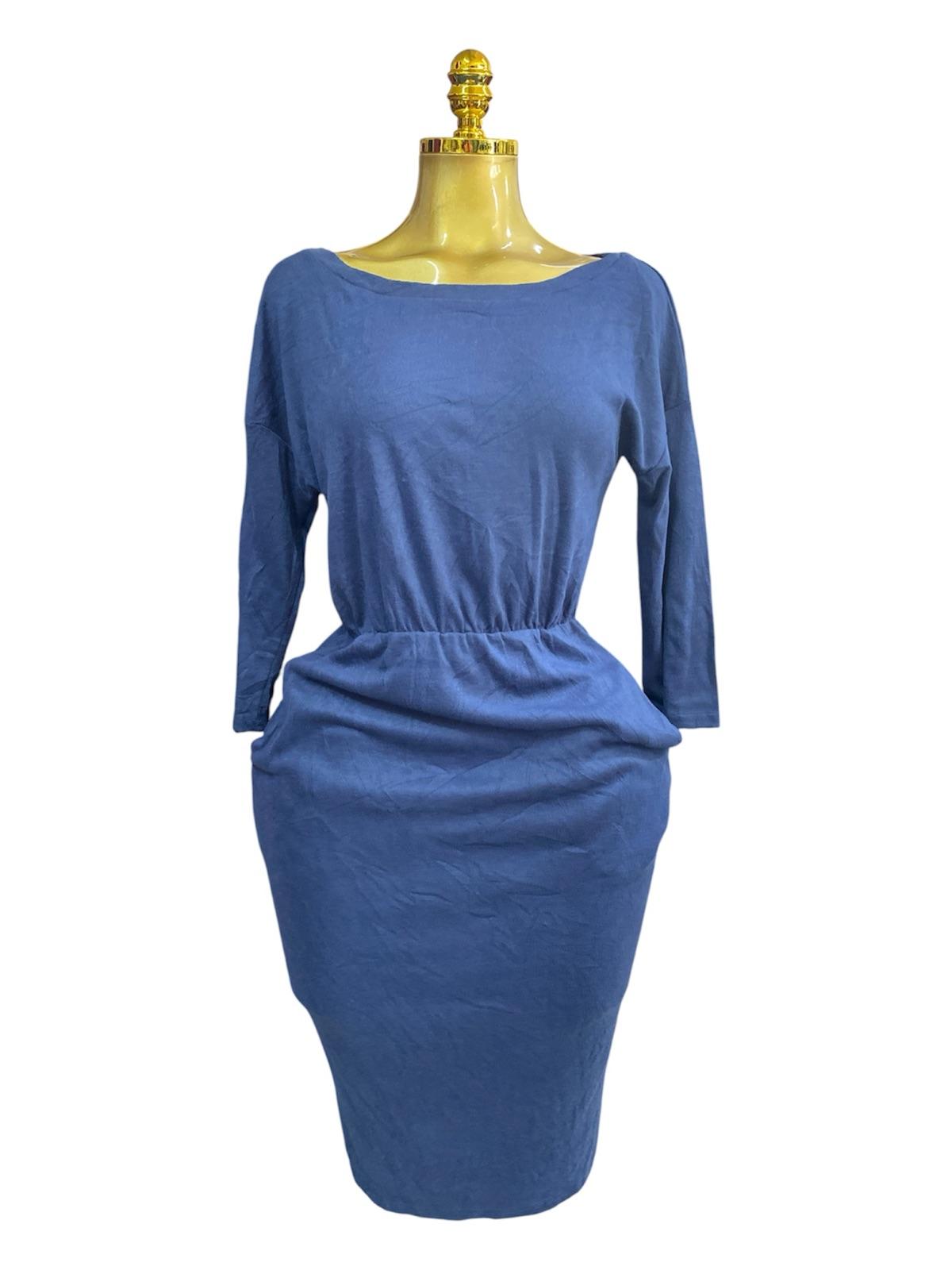 Vestido azul mediano con cintura ajustable