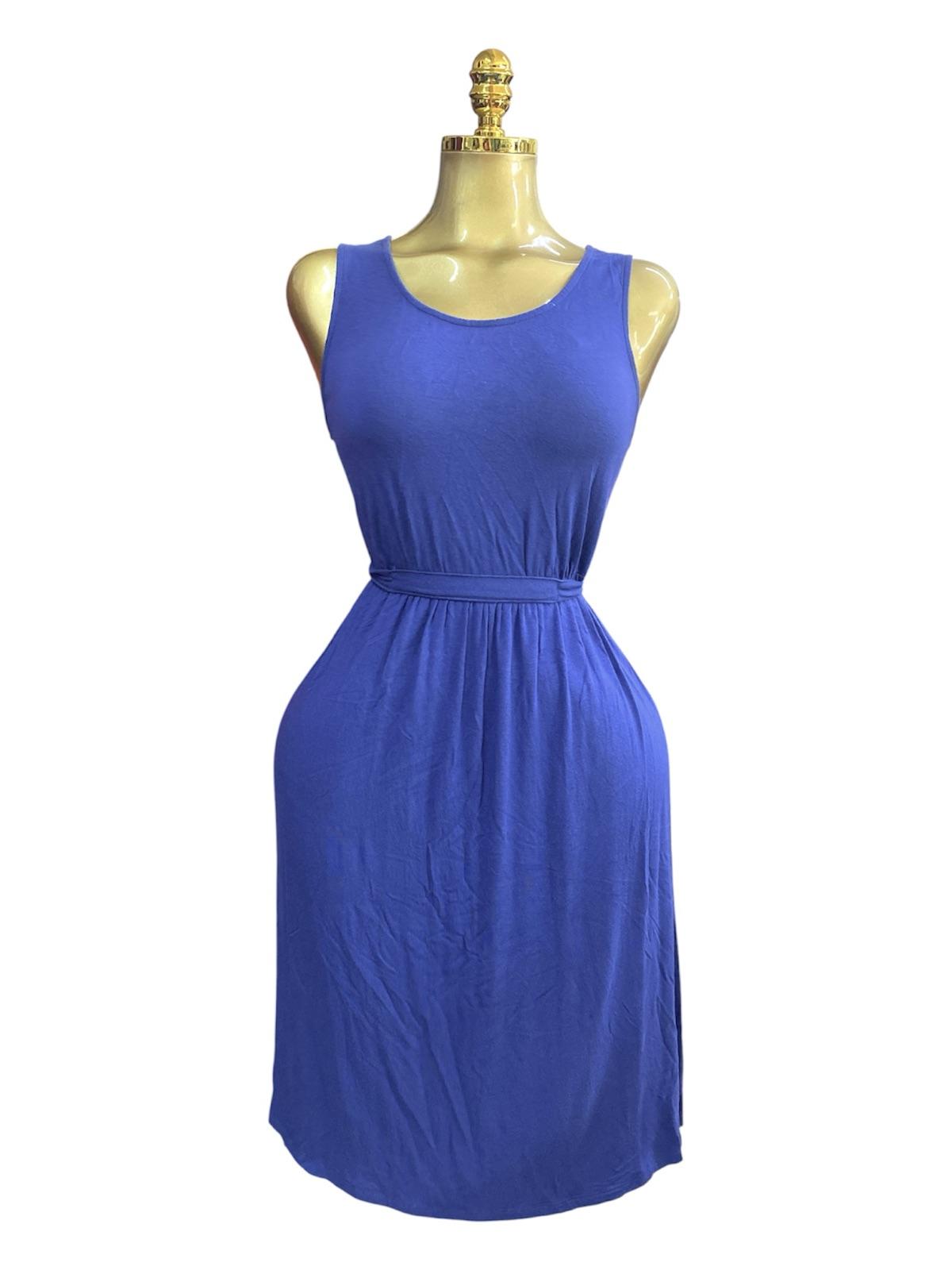 Vestido azul sin mangas con cinturilla ajustable