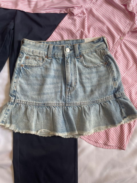 Falda American Eagle Super Hi-Rise Nueva con Etiqueta