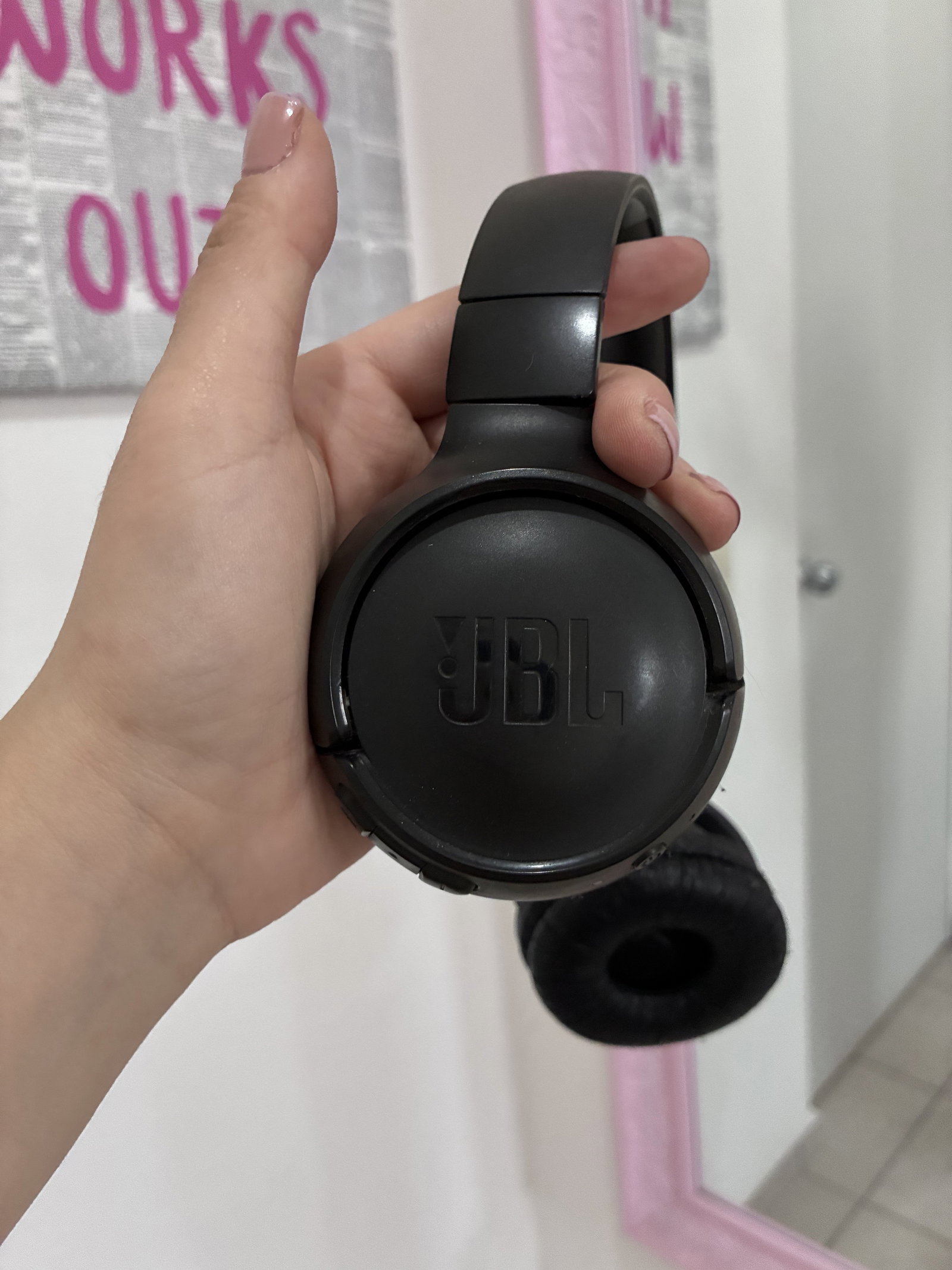 Audífonos inalámbricos JBL en buen estado con cargador original