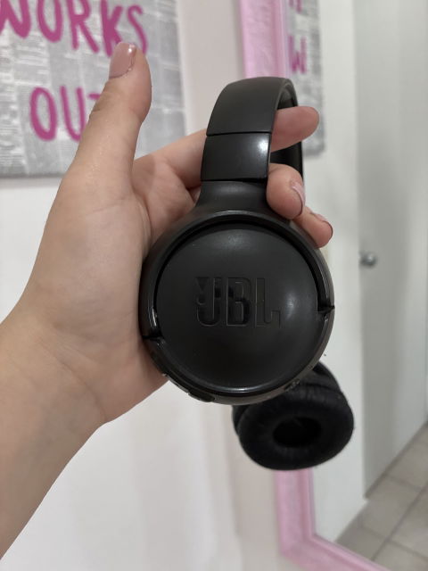 Audífonos inalámbricos JBL en buen estado con cargador original
